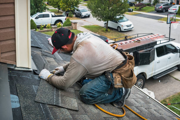 Professional Roofing technician working in Mellott, IN